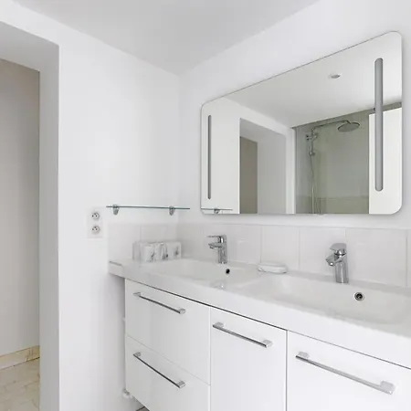 16e Prestige & Charme